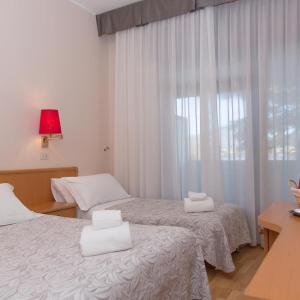 Triple Room with Lake View