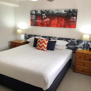 One-Bedroom Apartment with King Bed - First Floor