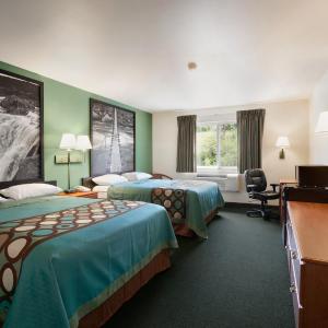 Queen Room with Two Queen Beds - Non-Smoking