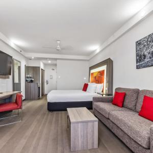 Superior Queen Room with Harbor View