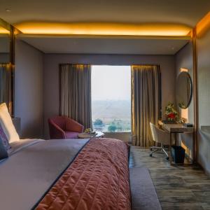 Studio Suite with INR 1,000 off on a 60min Spa, Buy 1 Get 1 complimentary IMFL drink between 5pm and 7pm at Aqua, 15% off on F&B and Laundry