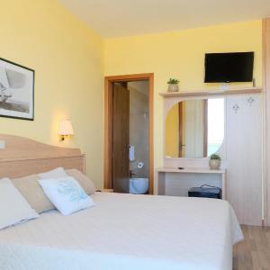 Standard Triple Room with Sea View