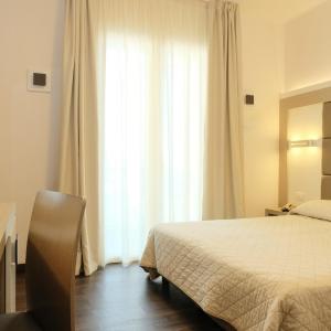 Comfort Triple Room with Side Sea View
