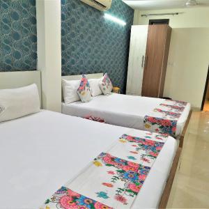 Deluxe Queen Room with Two Queen Beds