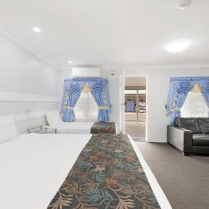 Executive Room with One King + One Single Bed