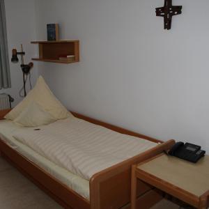 Single Room with Shared Bathroom without TV