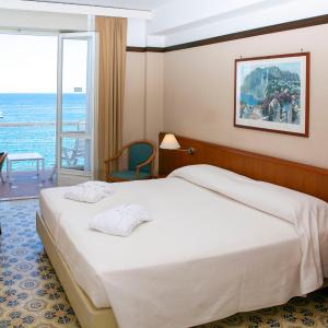Superior Double or Twin Room with Sea View