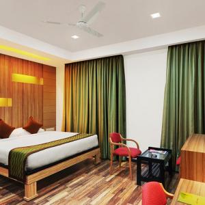 Deluxe Queen Room