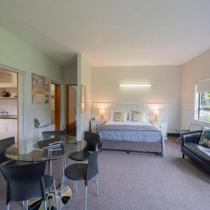 One Bedroom Family Apartment 