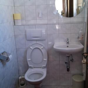 Basic Triple Room with Shared Bathroom