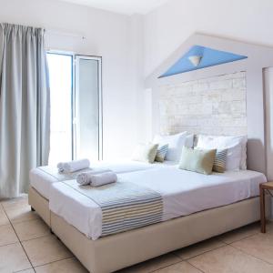 Two-Bedroom Apartment with Pool View