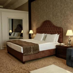 Family Suite King and Twin Bed with City View