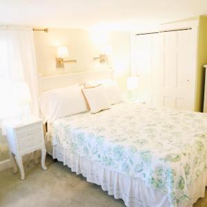 Queen Room with Balcony #303 