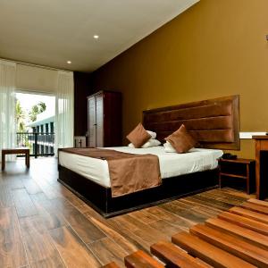 Super Deluxe Room with Balcony,Bath and Sea View