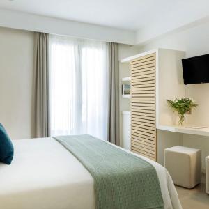 Superior Triple Room with Side Sea View