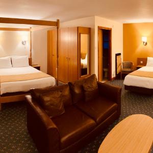 Deluxe Family Room