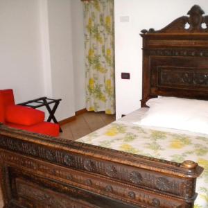 Single Room with Private Bathroom
