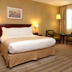 Premium King Room with City View - Smoking