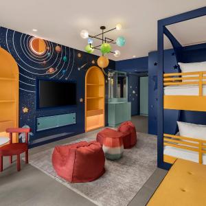 Thema Deluxe Family Room