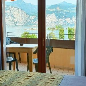 Deluxe Double Room with Lake View