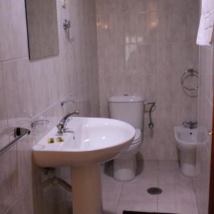 Twin Room with Private Bathroom