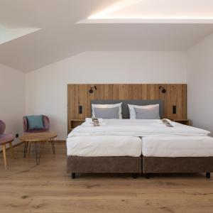 Deluxe Family Room with Mountain View