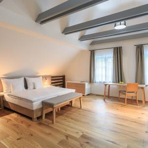 Suite with Garden View