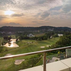 One-Bedroom Suite with Golf View
