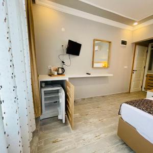 Deluxe Double Room (2 Adults + 1 Child)