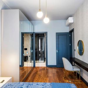 Deluxe Two-Bedroom Apartment