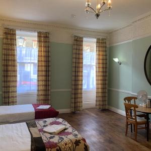 Standard Twin Room with Shared Bathroom