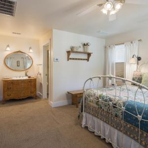 Queen Room with Garden View