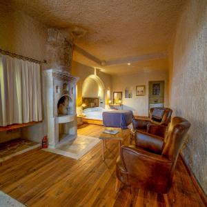 Suite with Mountain View