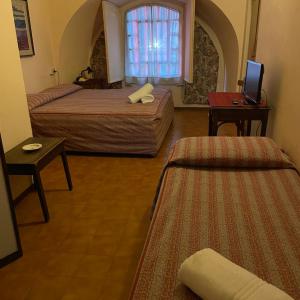 Economy Triple Room