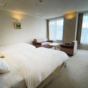Twin Room with Extra Bed - Smoking