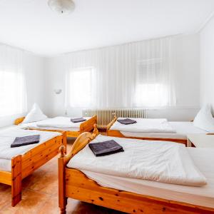 4-Bed Room with shared bathroom and toilet 