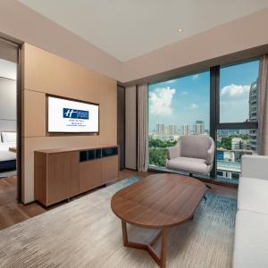 One-Bedroom King Suite with City View