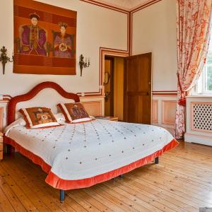 Six-Bedroom Villa 
