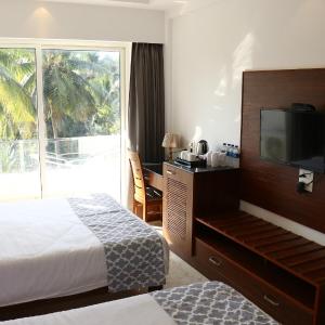 Family room w/ pool view - welcome drink complimentary