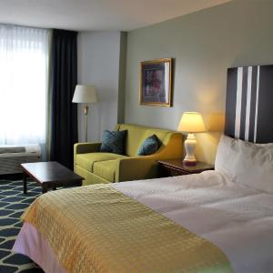 Standard Queen Room