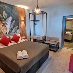 Superior Suite with Partial Sea View