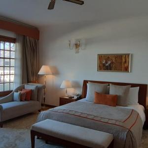 Executive Suite with Jacuzzi in Residency Tower with with 10% discount on spa, food, beverages and complimentary evening tea and entertainment