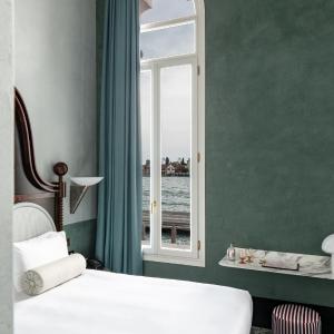 Deluxe Double Room with Canal View