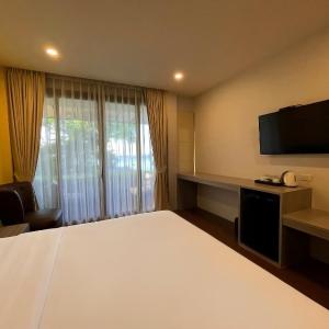 King Room with Pool View