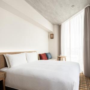 Adjoining Family Room (1 Double Room and 1 Twin Room)