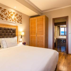 Standard Double Room with Lake View