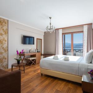 Junior Suite with Lake View