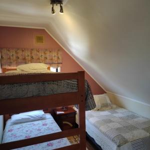 Basic Triple Room with Shared Bathroom