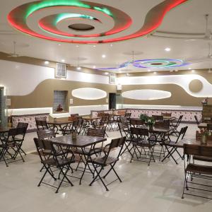 Deluxe Double Room (2 Adults + 1 Child) - Indian nationals only 