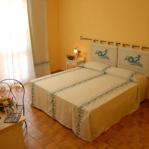 Family Room (2 Adults + 1 Child)